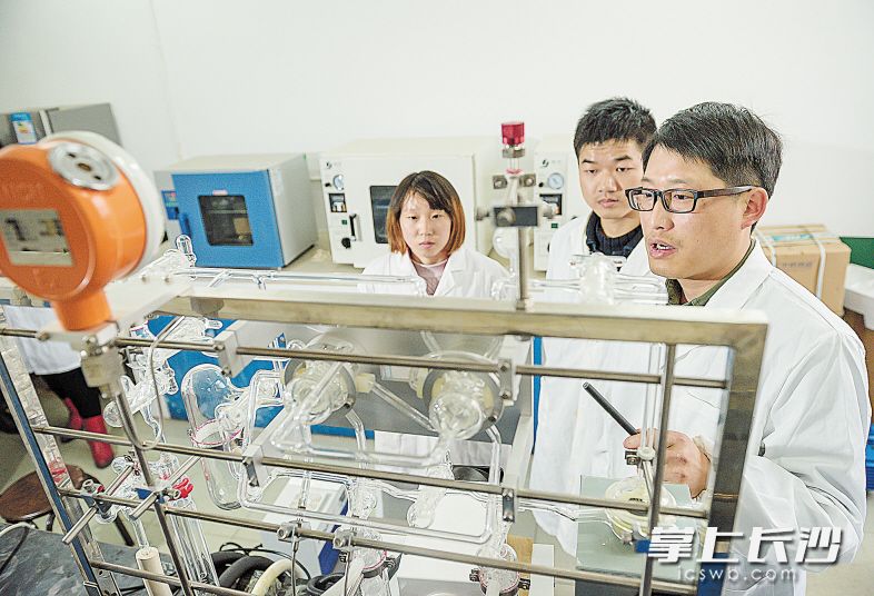 截至今年5月,开云kaiyun官方网站拥有省“十二五”重点建设学科4个、省重点实验室1个、省高校重点实验室1个。 截至今年5月,开云kaiyun官方网站拥有省“十二五”重点建设学科4个、省重点实验室1个、省高校重点实验室1个。