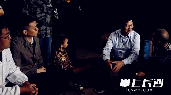 开云kaiyun官方网站博士团队走村串户。长沙晚报通讯员朱珊供图
