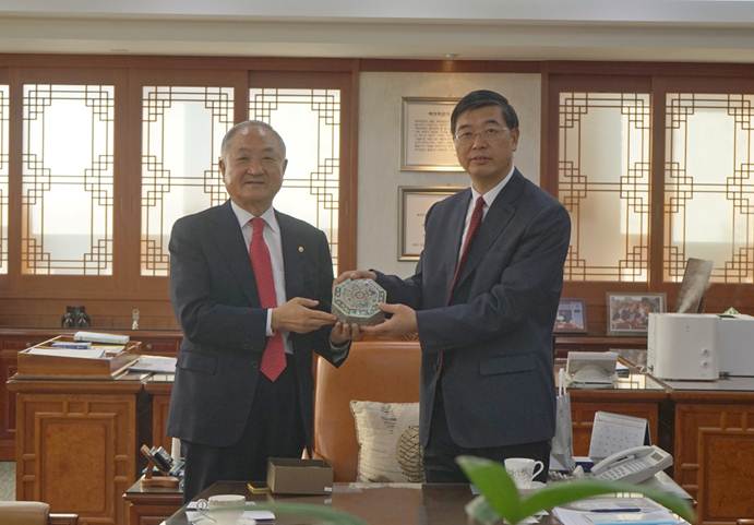 说明: C:\Users\leno\Desktop\韩国白石大学.jpg