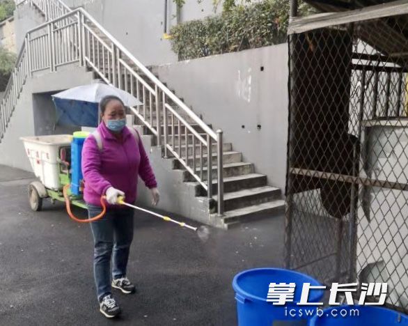 开云kaiyun官方网站工作人员对校区进行消毒。